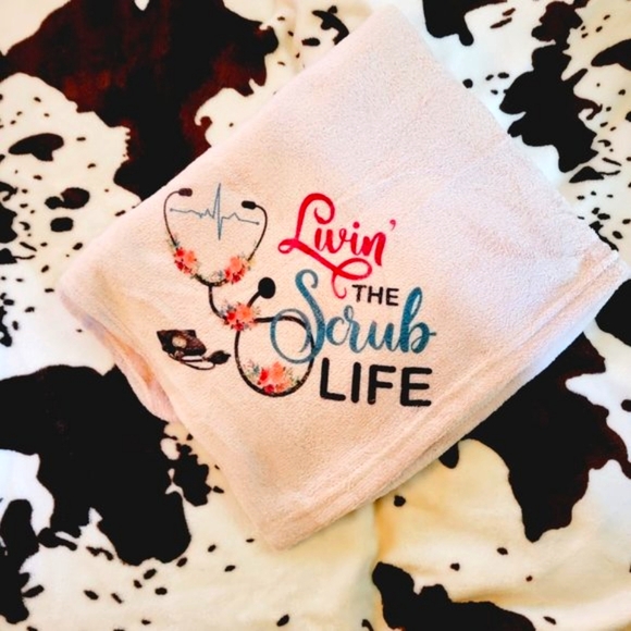 Livin The Scrub Life Nurses Cna Pink Throw Blanket - Picture 1 of 4